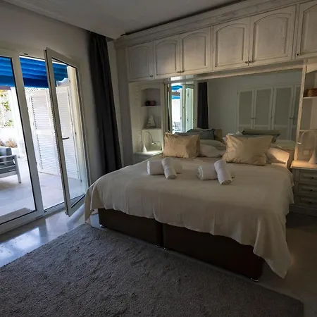 Beachfront Luxury Appartment, Playas Del Duque, Puerto Banus, *